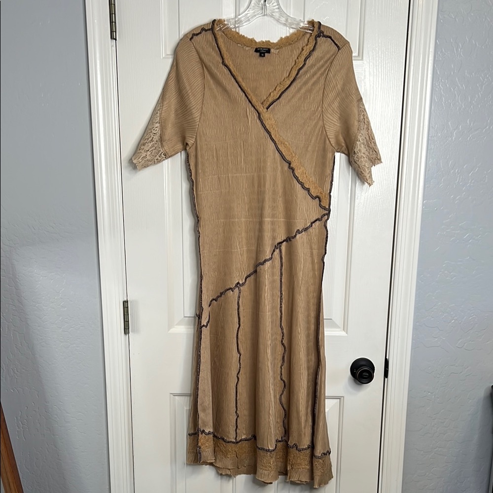 Komarov tan lace midi dress size small stretchy & comfortable - Picture 5 of 15